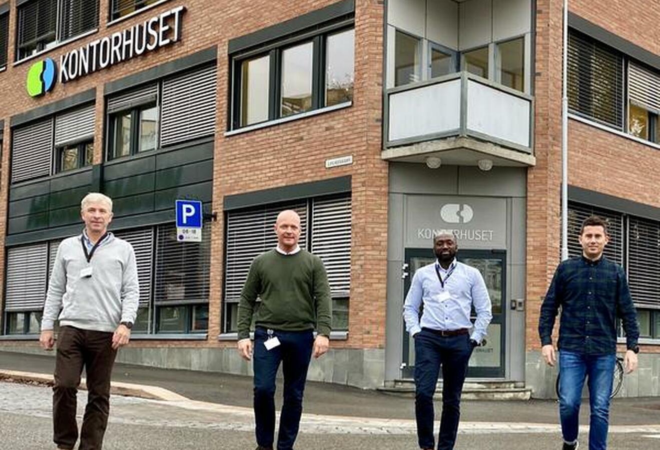 Jan Morten Anderen i Cookie Information AS (fra venstre), Kolbjørn Stuvebakken i Kontorhuset Drift AS, Dominic Akadimah i Imara AS,Tomas Nærbøe i Convivial AS og Jørgen Ellingsen i Ellera AS er av dem som drar i gang ny Tech Hub i Drammen.