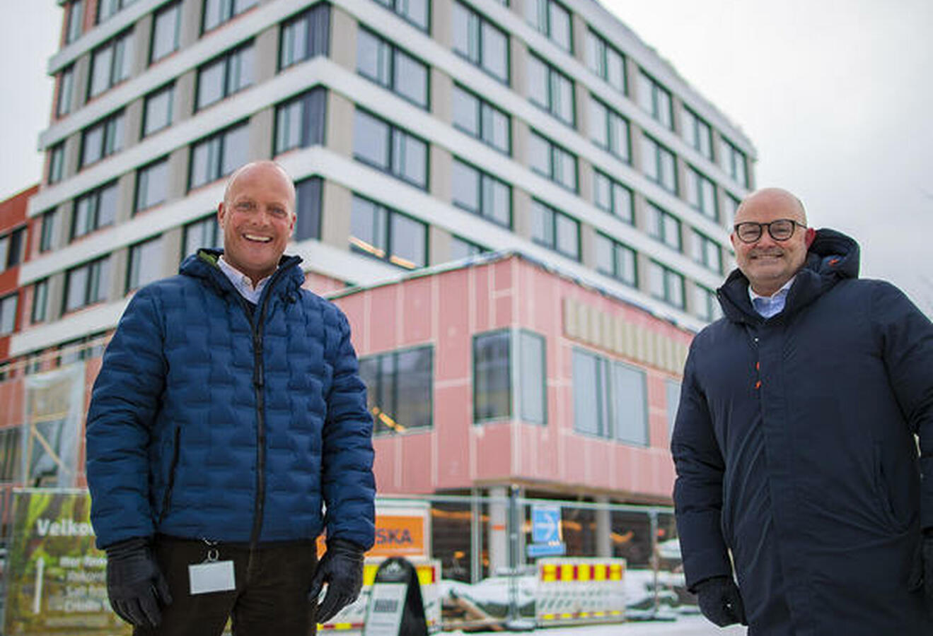 Lærum og Stuvebakken foran Strømsø Torg 4